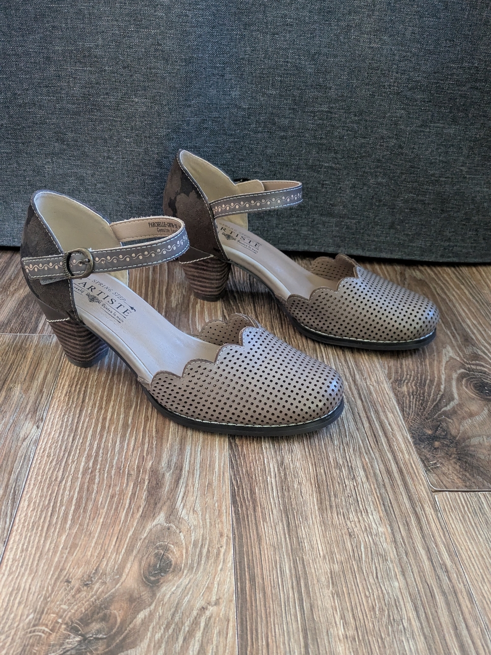 L'Artiste Leather Ankle Strap Mary Jane Heels 7.5